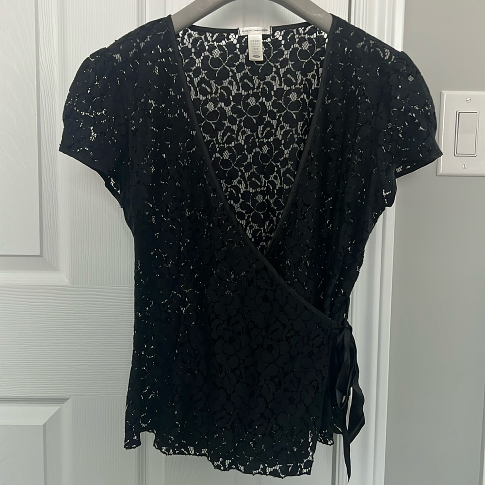 Old Navy full lace wrap short sleeve top